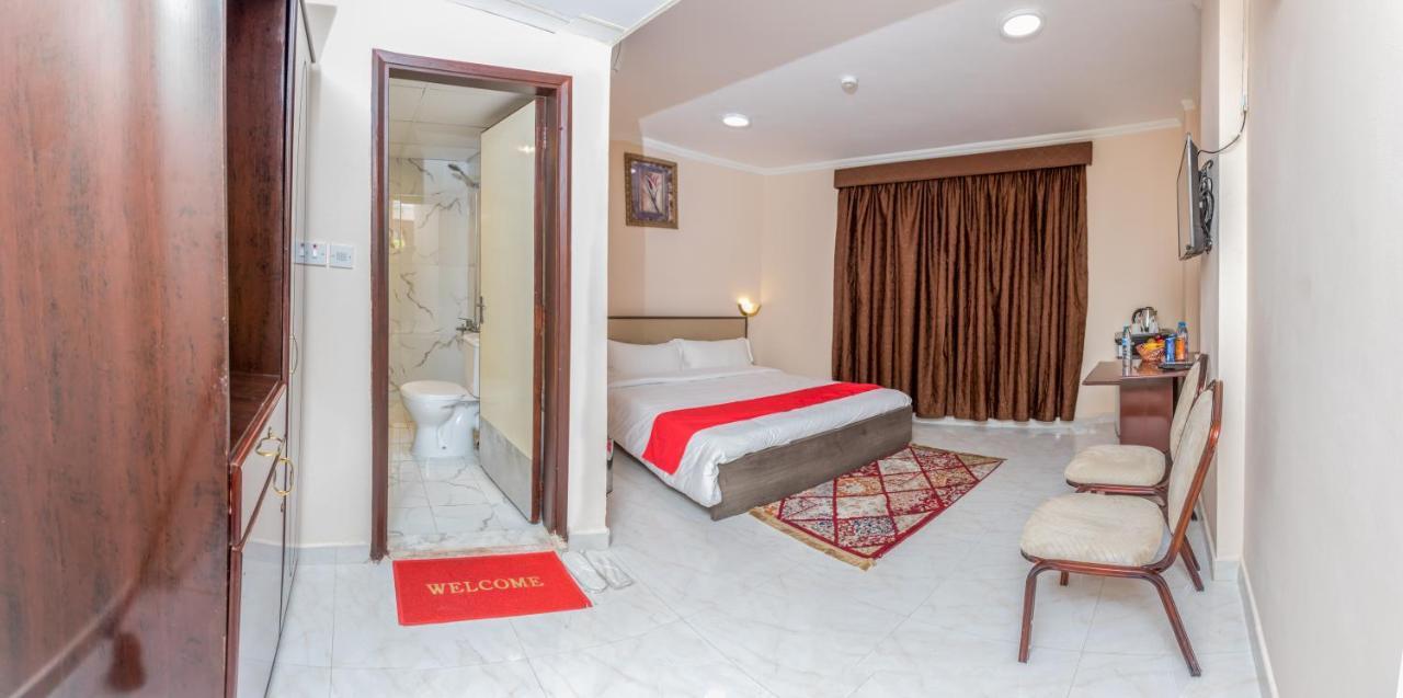 Banana Hotel Dubai Exterior photo